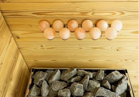 The benefits of Himalayan salt in the sauna and how to use it there