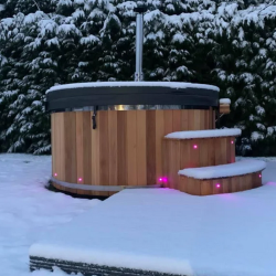 Round bathtubs