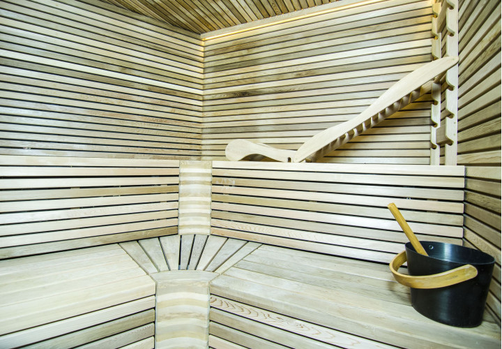 Sauna with Ergonomic Bench and Cedar Wood