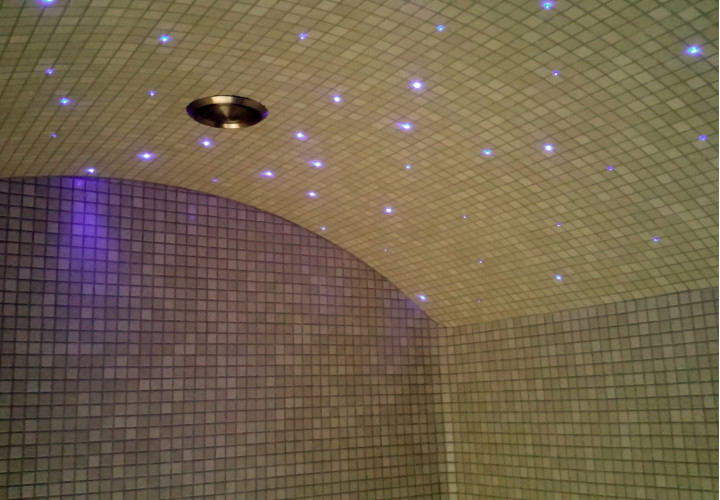 Steam room with ergonomic corner loungers