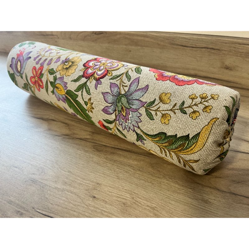 Roller for legs and head, with floral ornaments