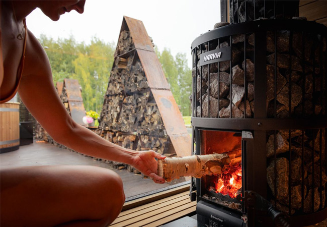 How to Prepare Your Sauna for the Cold Season: Stove Maintenance and Prevention of Burning Odors