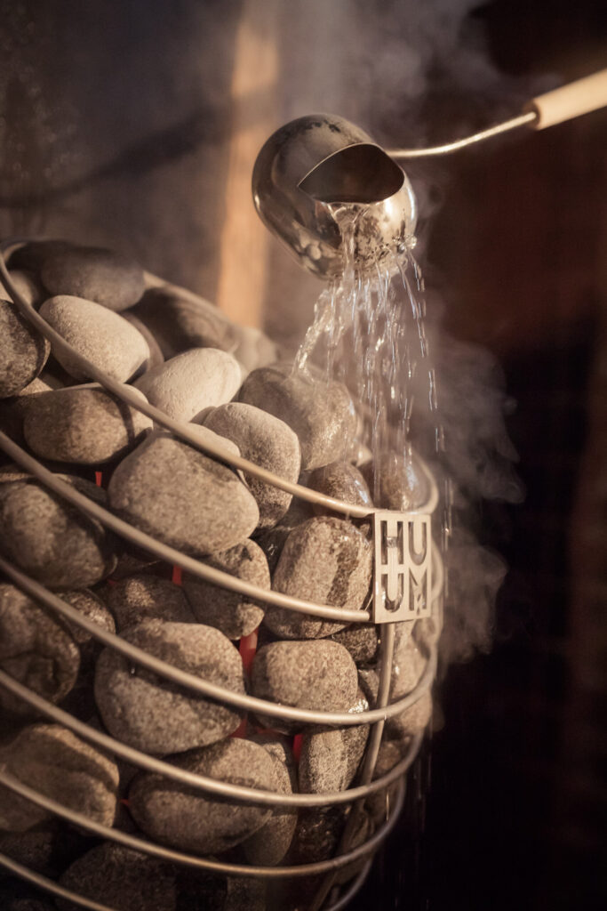 how to properly pour water on electric sauna heater stones